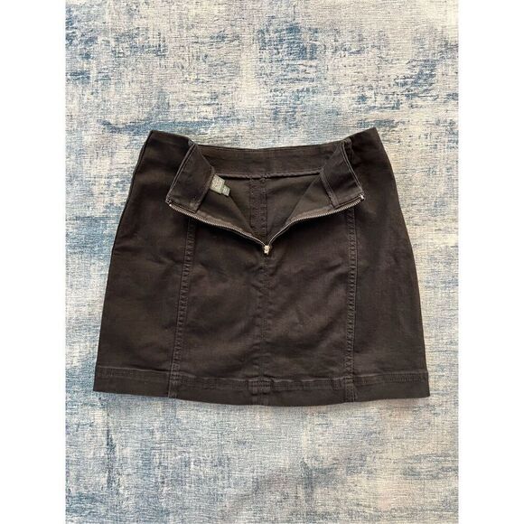 Wild Fable Black Zippered Back Denim Mini Skirt Size 4 - Picture 3 of 6